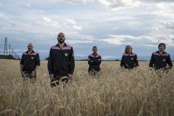 DRESCHER - Im Feld. Foto: enzigraphie